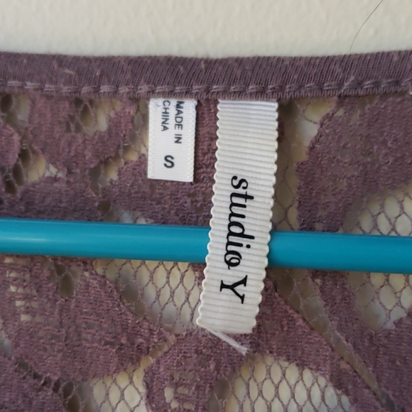 Sequin Lace Back 3/4 Sleeve Top - Picture 5 of 5